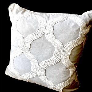 NWOT! Beautiful quality Soft & plump accent pillow! Never used